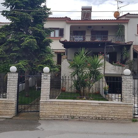 Fyllou Apartment Аспровалта Екстер'єр фото