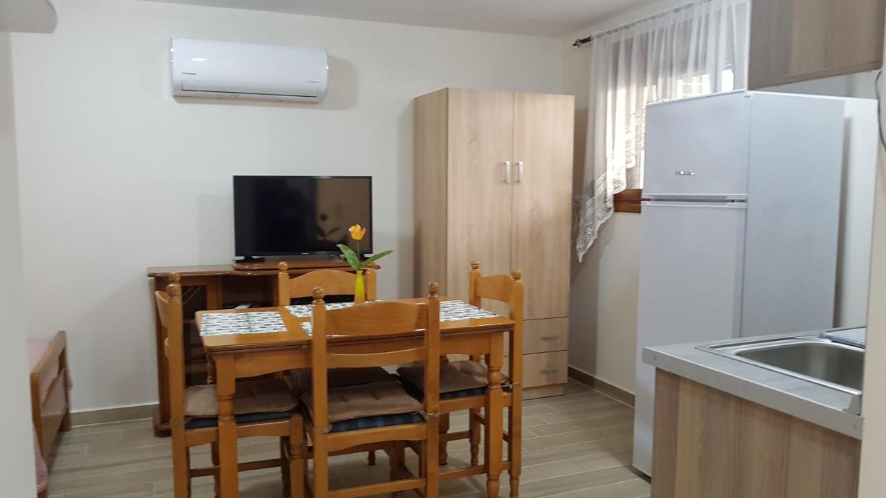 Fyllou Apartment Аспровалта Екстер'єр фото