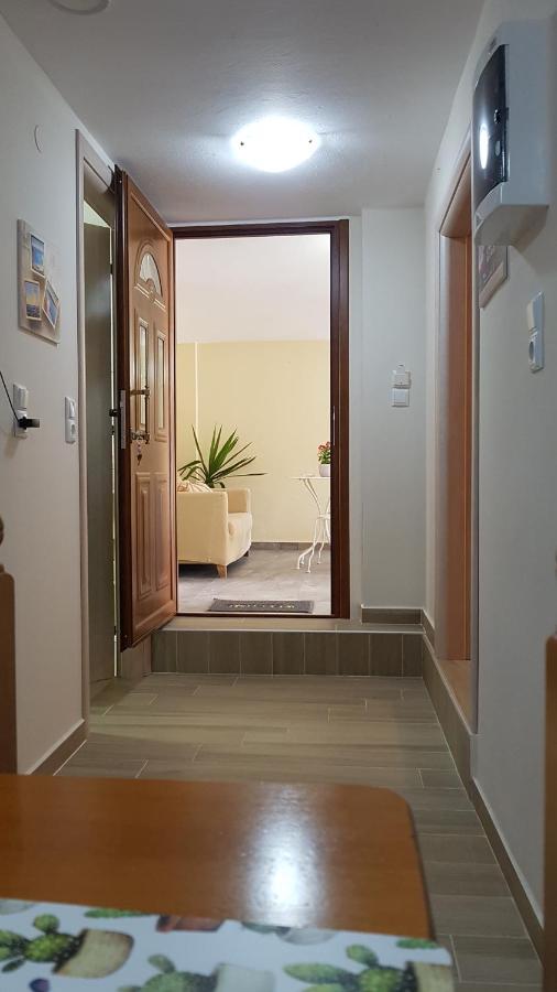 Fyllou Apartment Аспровалта Екстер'єр фото