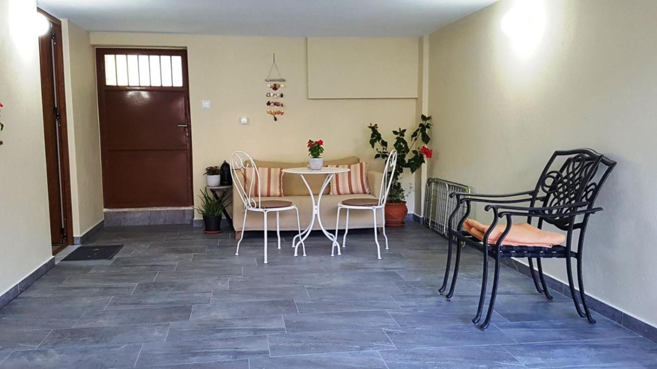 Fyllou Apartment Аспровалта Екстер'єр фото